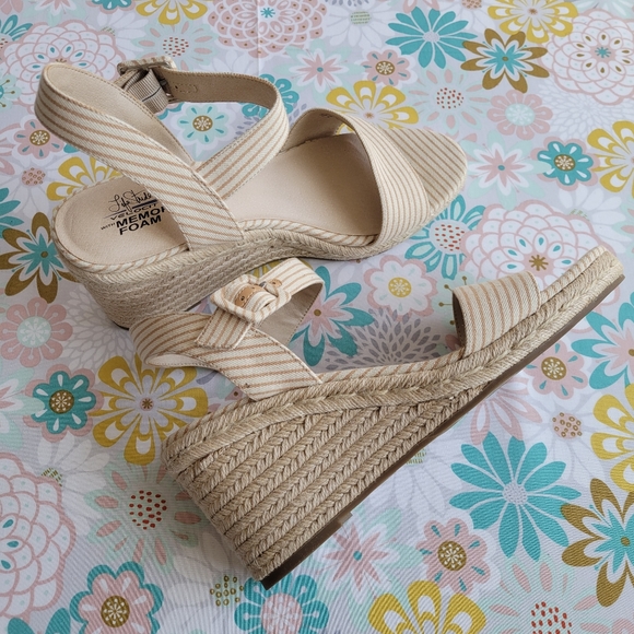 NWOT Life Stride Tango Espadrille Wedge Heeled Striped Sandals Tan White Cute - Picture 6 of 15